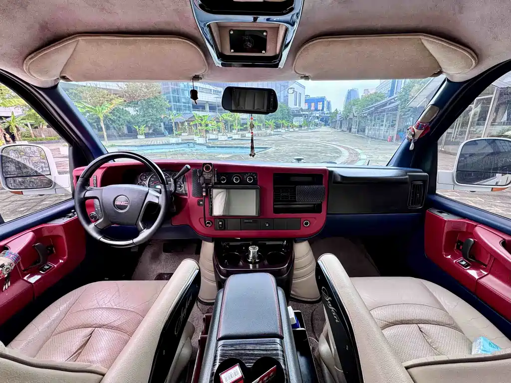 GMC Savana — миниатюра 7