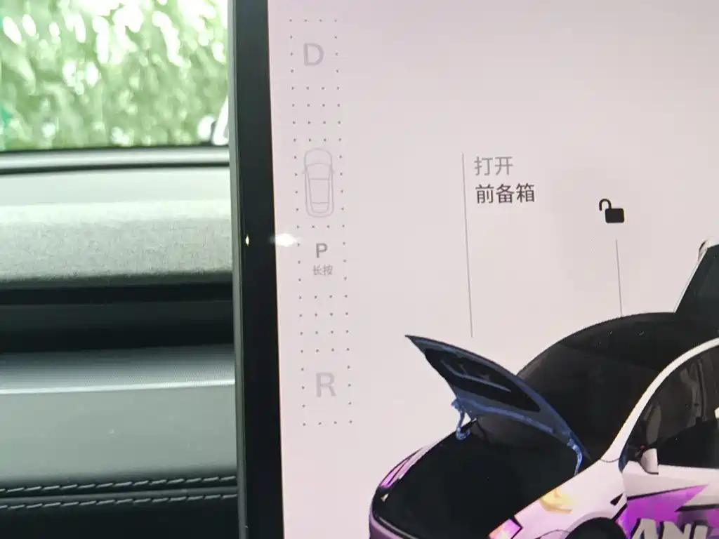 Tesla Model Y — миниатюра 10