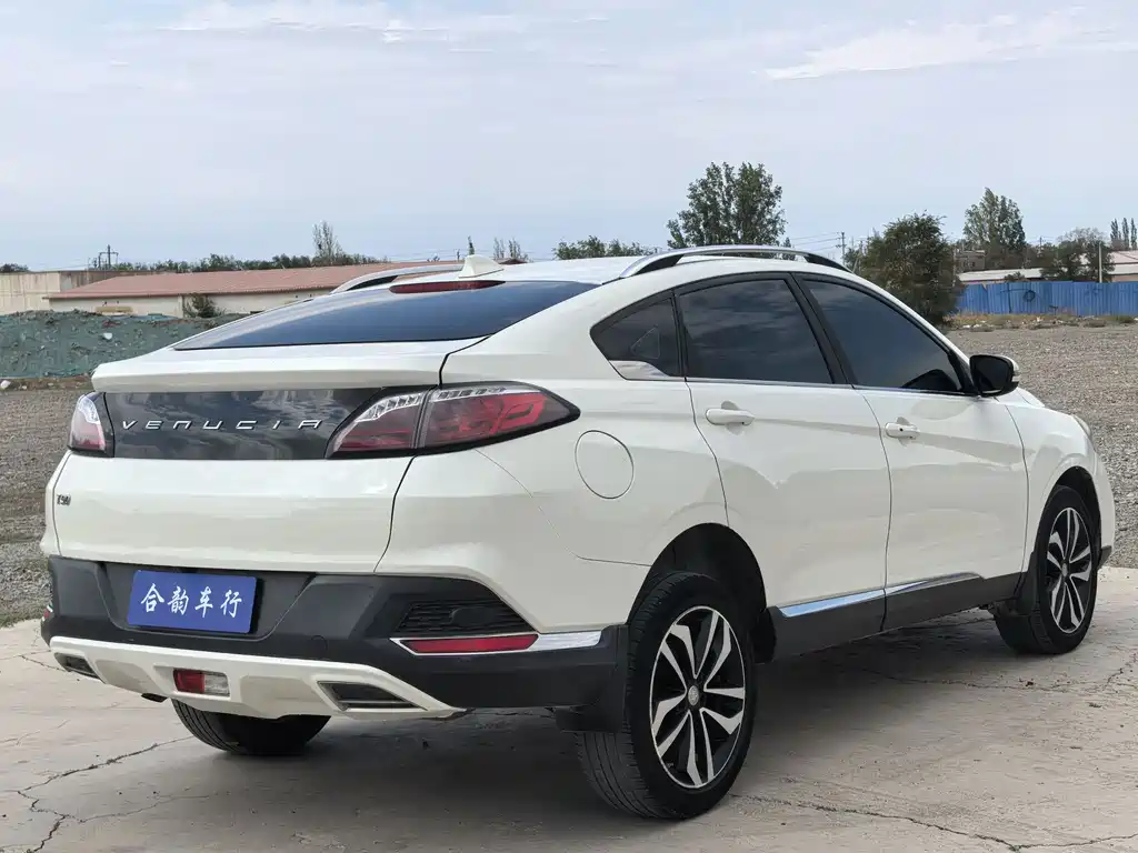 Venucia T90 — миниатюра 9