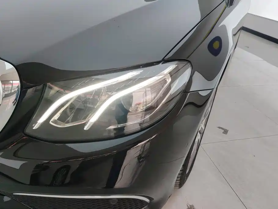 Mercedes-Benz E-Class — миниатюра 5
