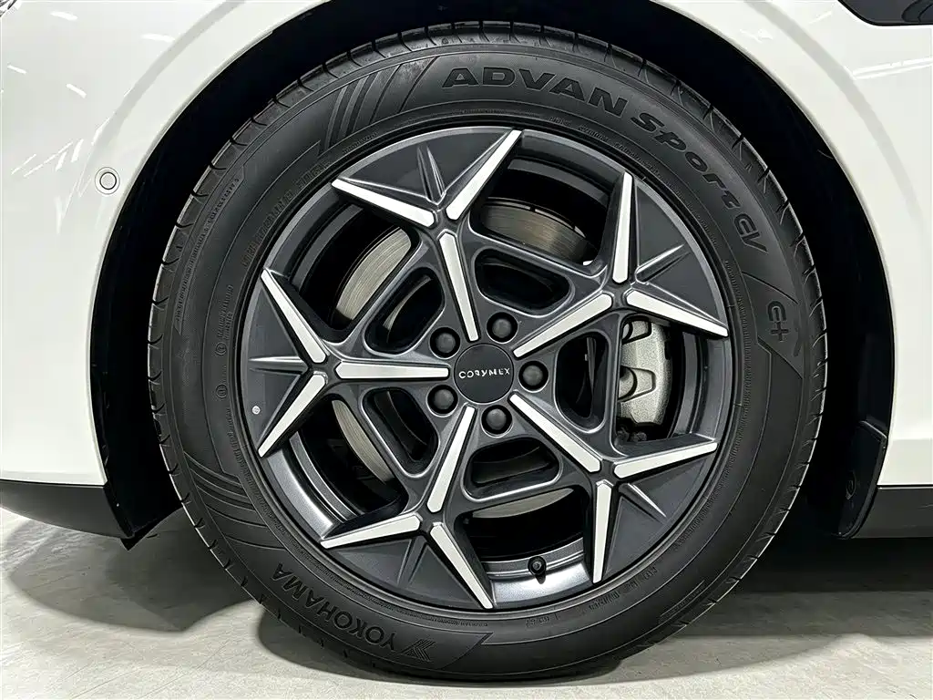 Lynk & Co 10 — миниатюра 23