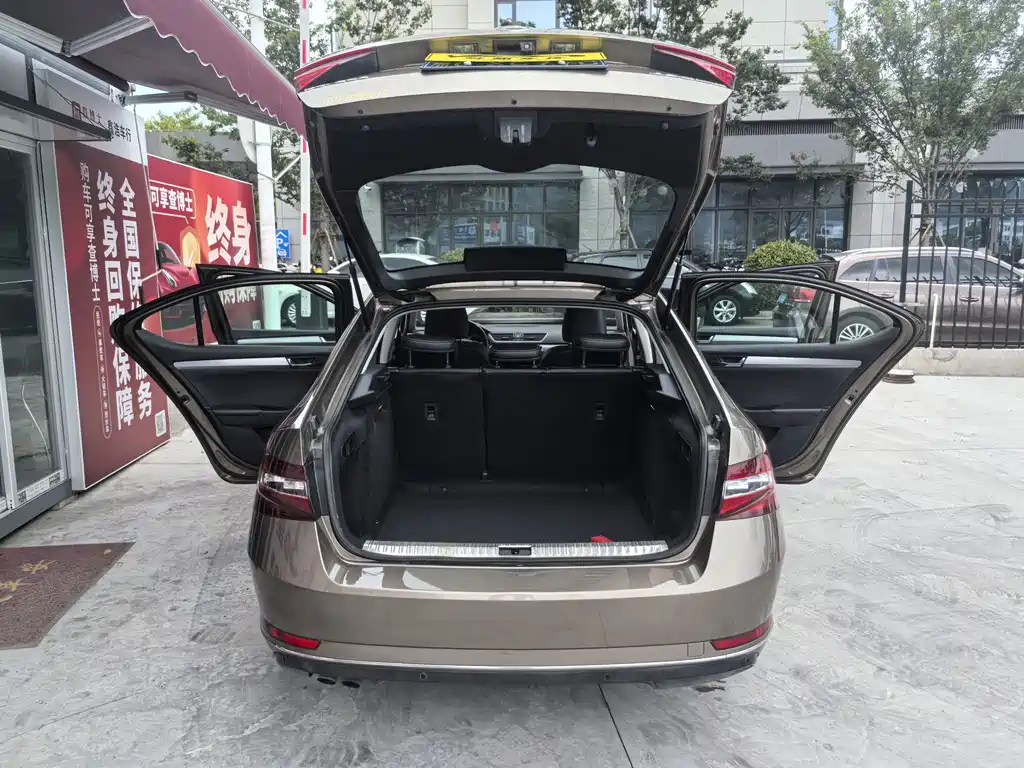 Skoda Superb — миниатюра 8