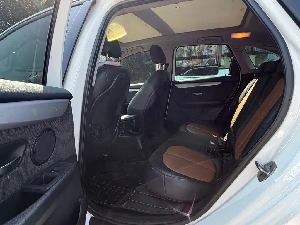 BMW 2 Series Active Tourer (Import) — миниатюра 5