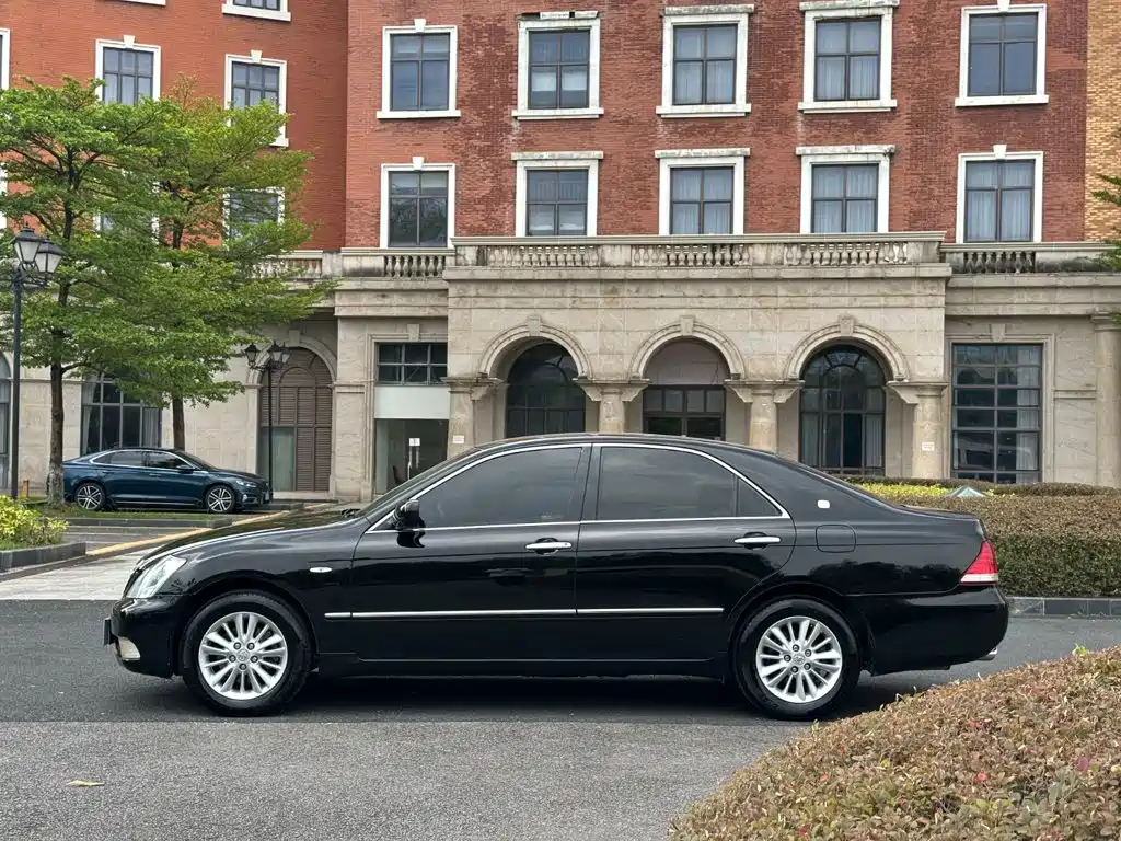 Toyota Crown — миниатюра 14