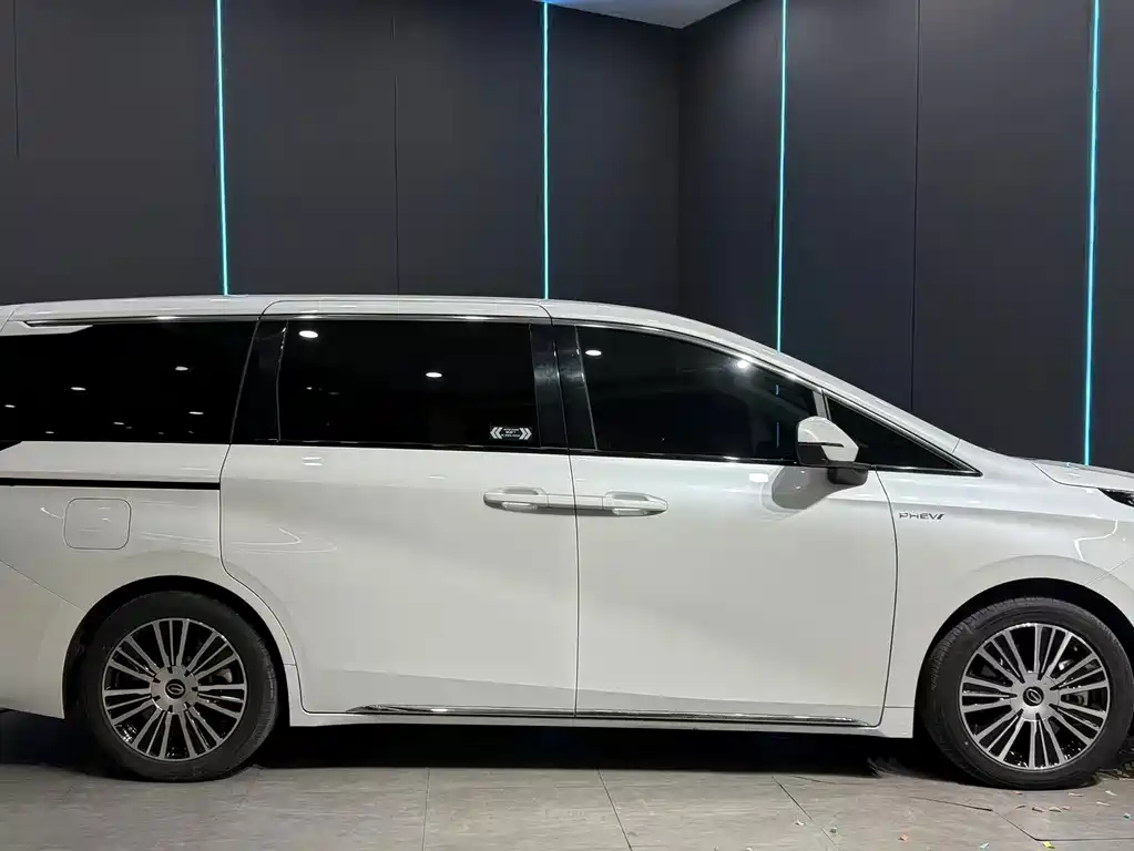 GAC Motor Trumpchi E8 PHEV — миниатюра 5