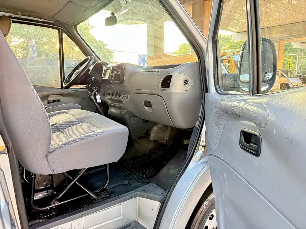 Ford Transit Classic — миниатюра 12