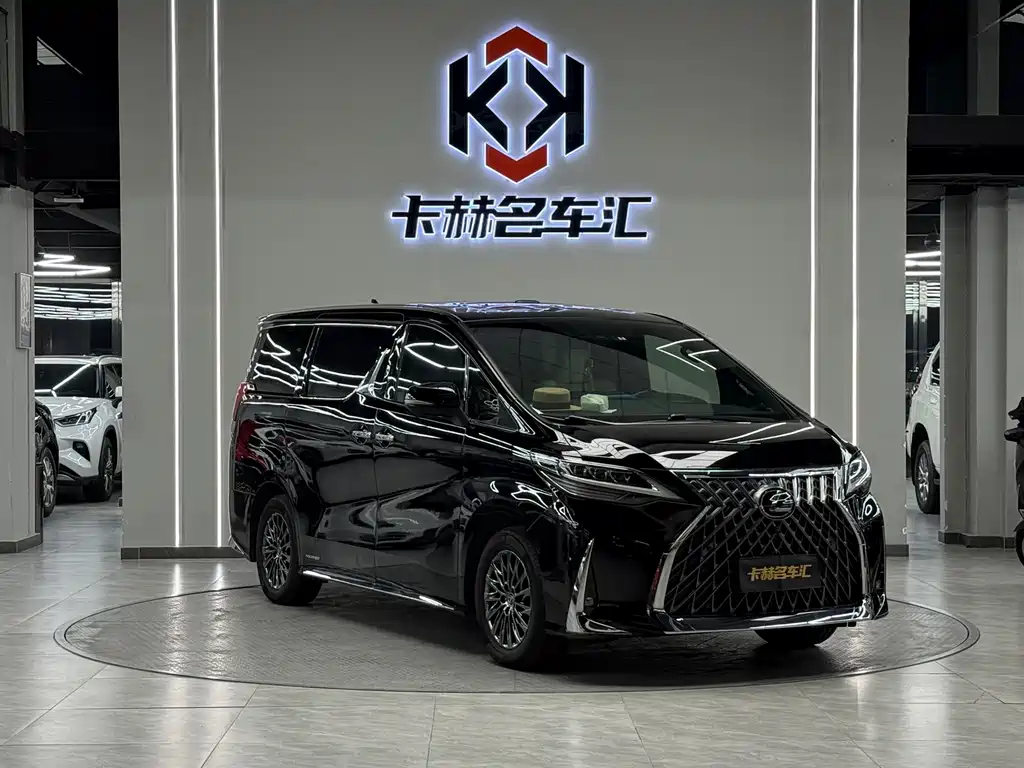 Lexus LM