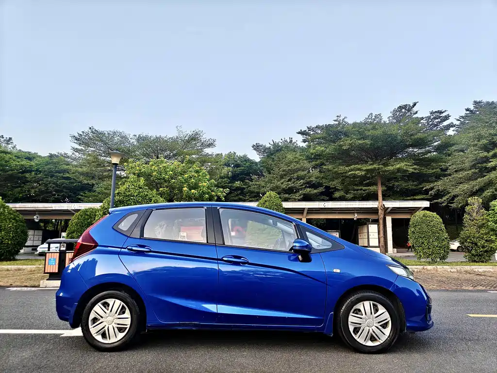 Honda Fit — миниатюра 8