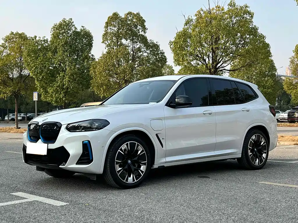BMW iX3 2022