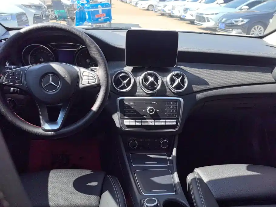 Mercedes-Benz GLA — миниатюра 12