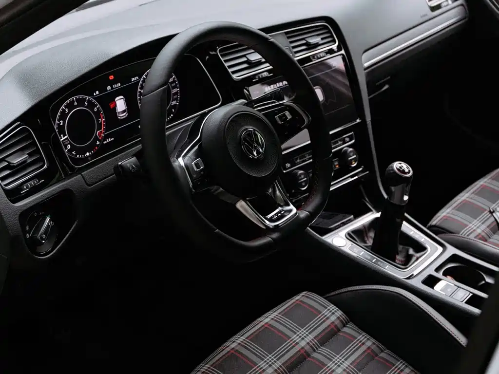 Volkswagen Golf GTI — миниатюра 7