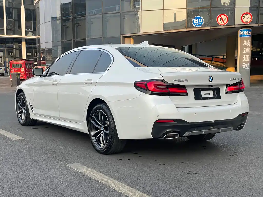 BMW 5 SERIES