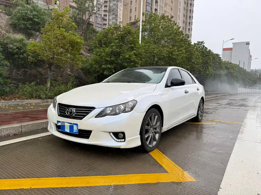 Toyota Reiz