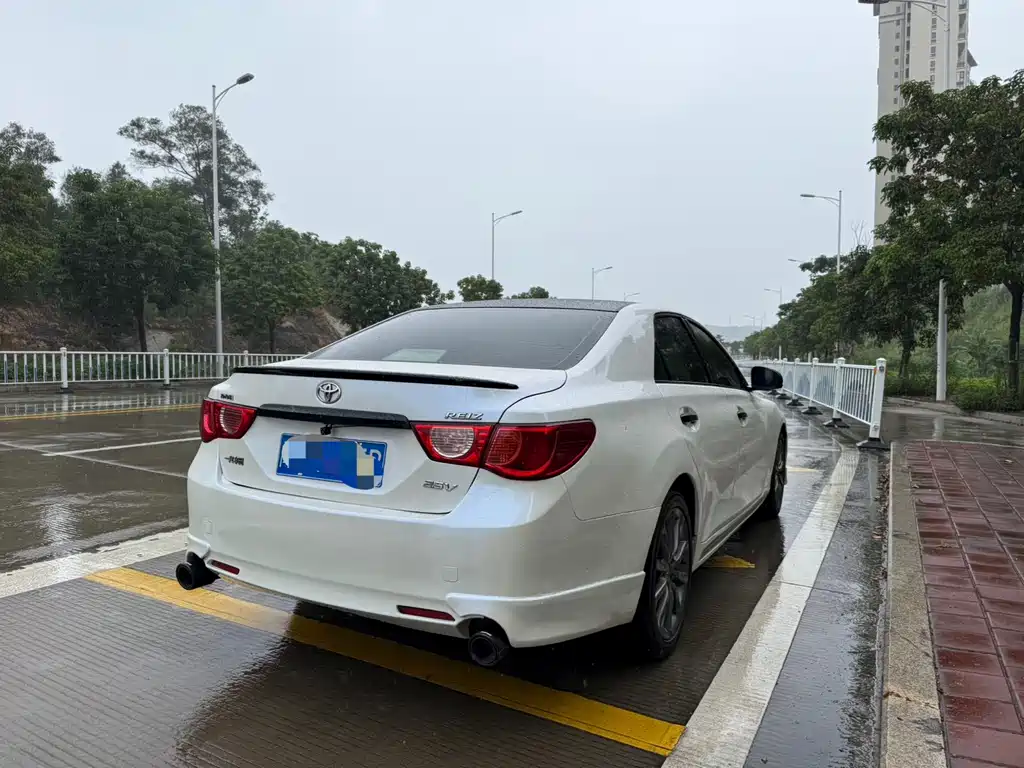 Toyota Reiz — миниатюра 10