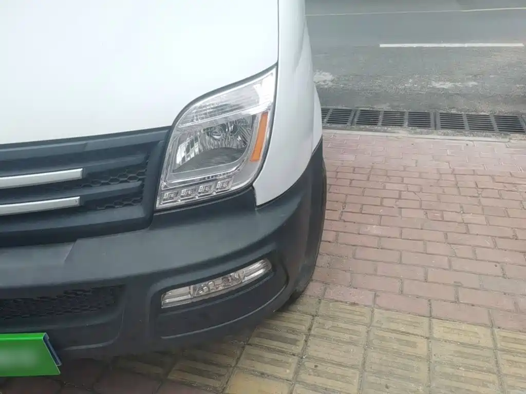 MAXUS V80 — миниатюра 24