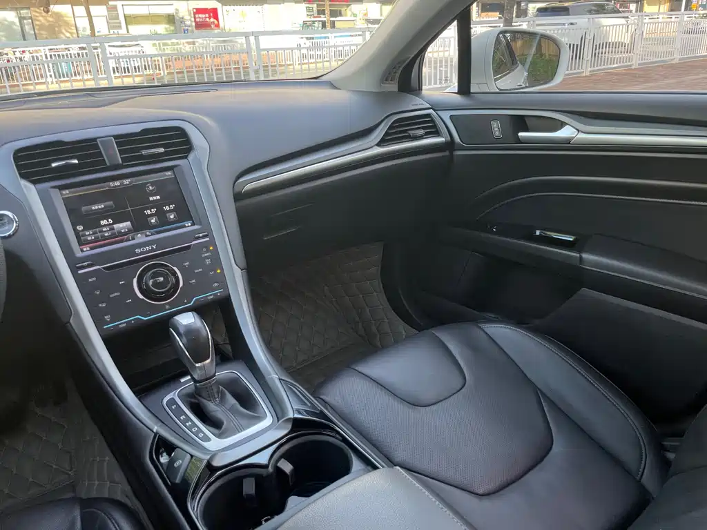 Ford Mondeo — миниатюра 18