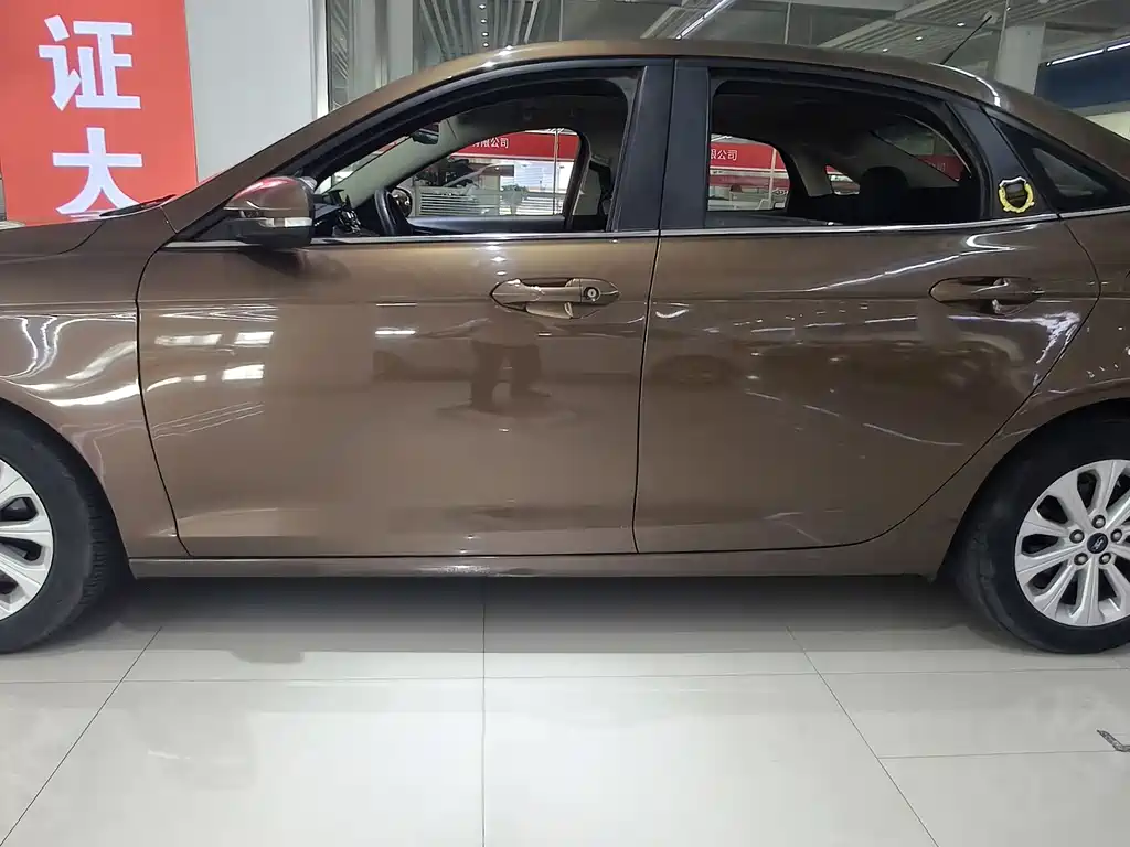 Ford Escort 2015 1.5L AT Fashion