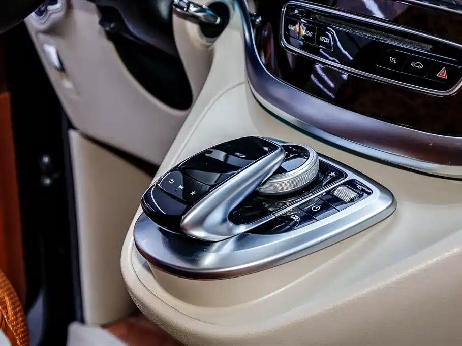 MERCEDES-BENZ V CLASS