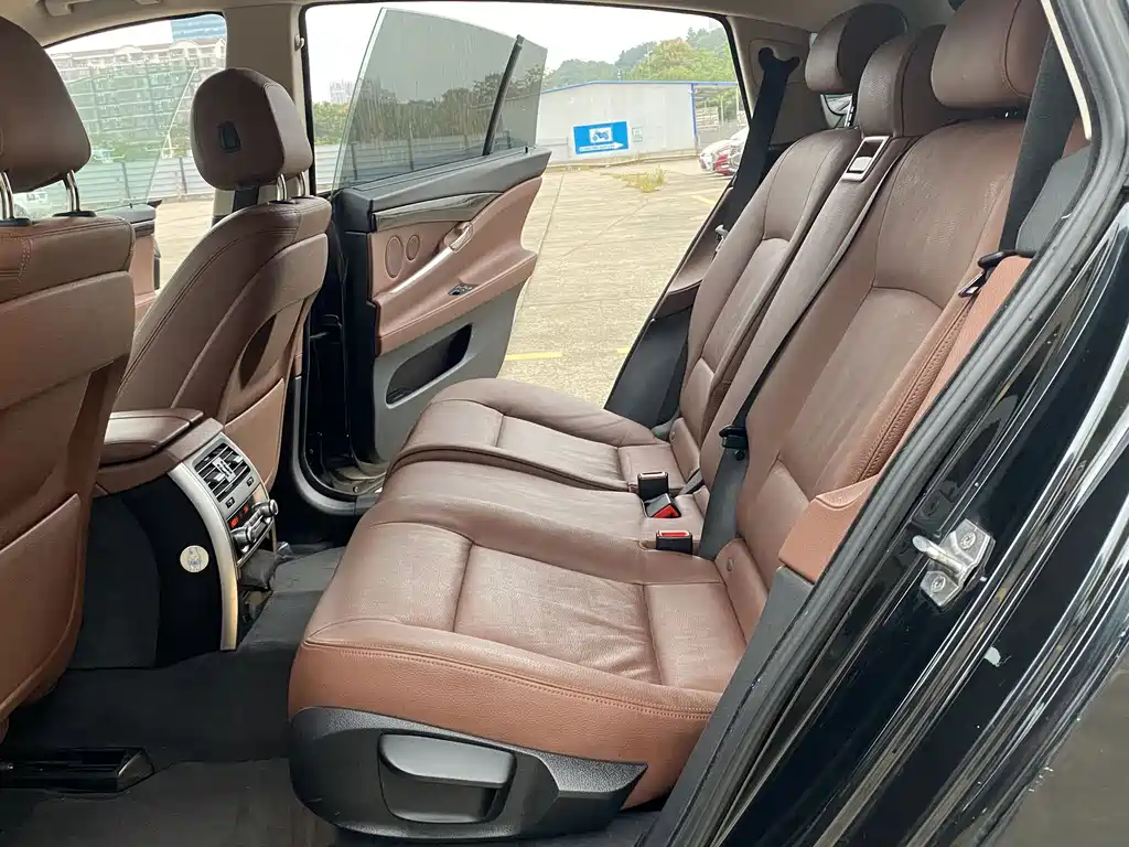 BMW 5 Series GT — миниатюра 5