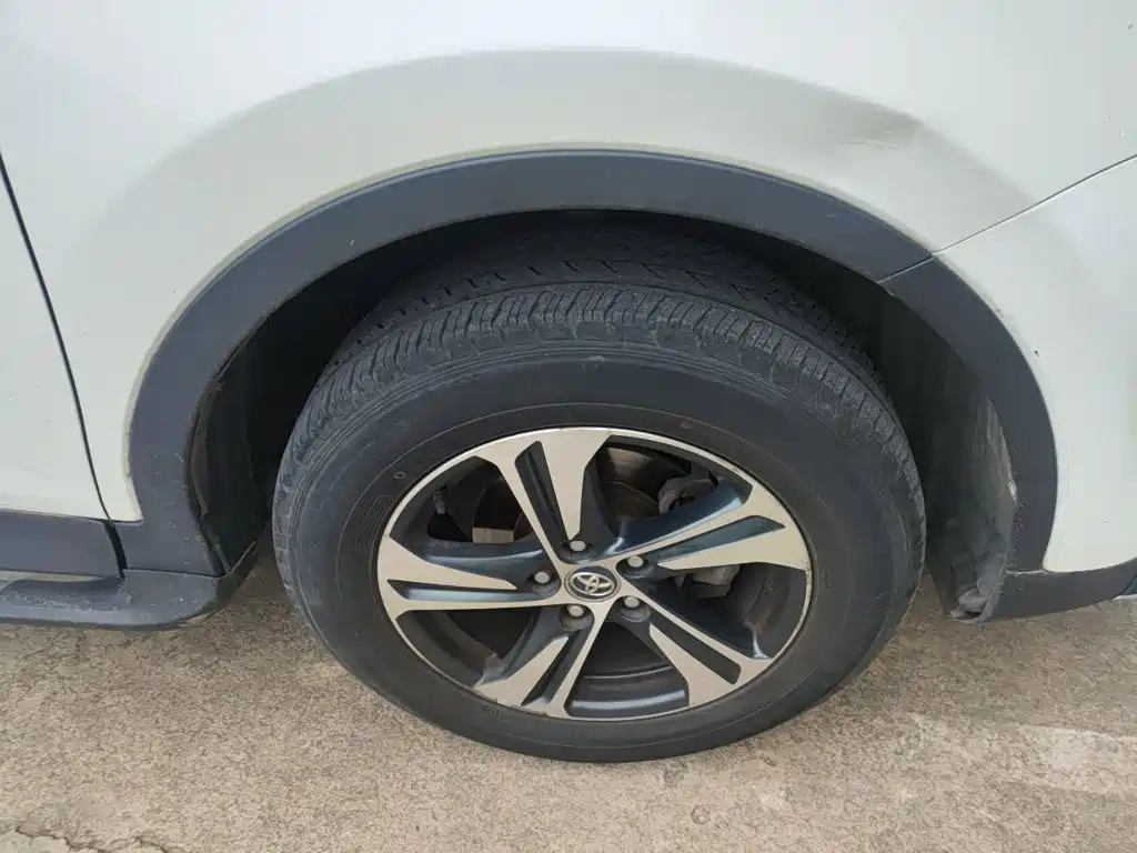 Toyota RAV4 — миниатюра 24
