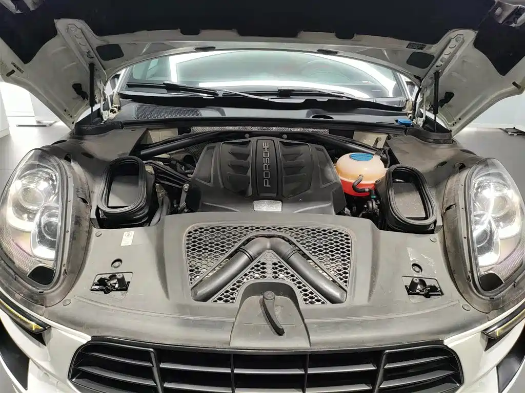 Porsche Macan — миниатюра 8