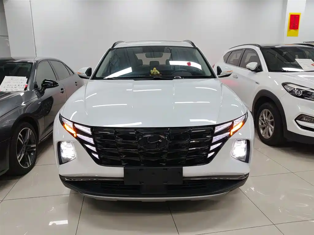 MODERN TUCSON