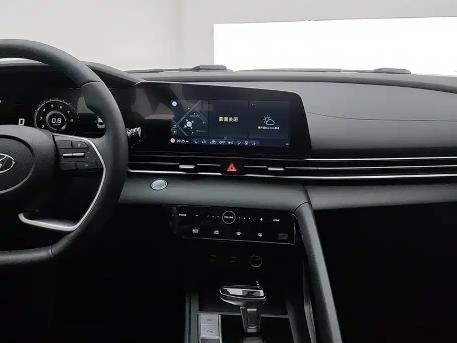 Hyundai Elantra — миниатюра 13