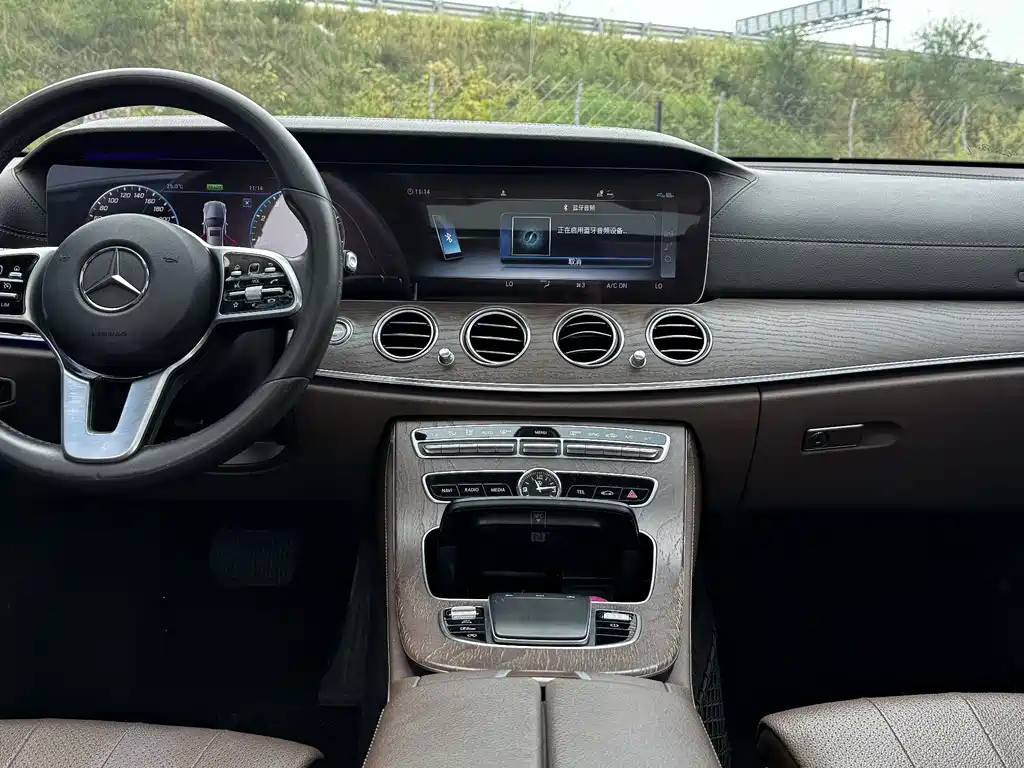 Mercedes-Benz E-Class — миниатюра 13
