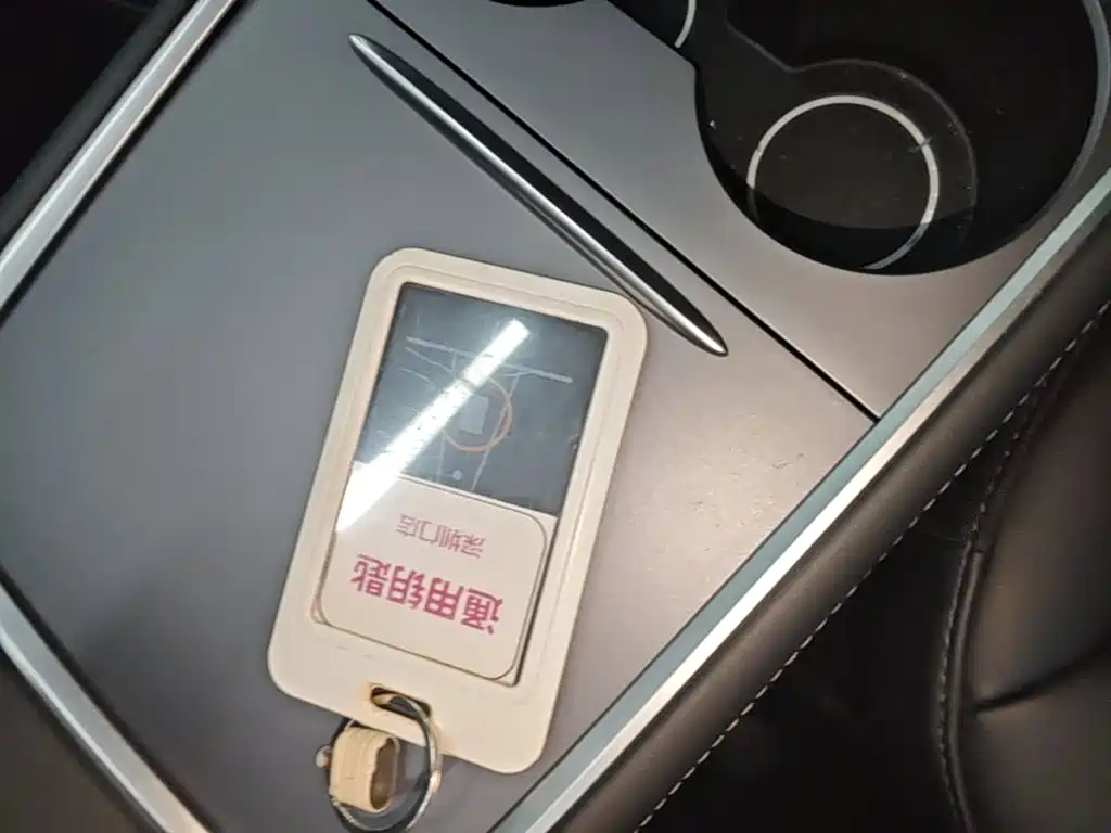 Tesla Model 3 — миниатюра 9