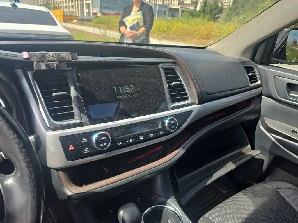 Toyota Highlander — миниатюра 9