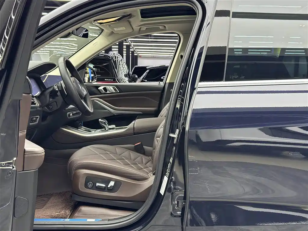 BMW X5 2022 xDrive 30Li Premium M Sport