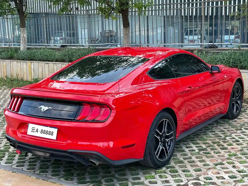 FORD MUSTANG