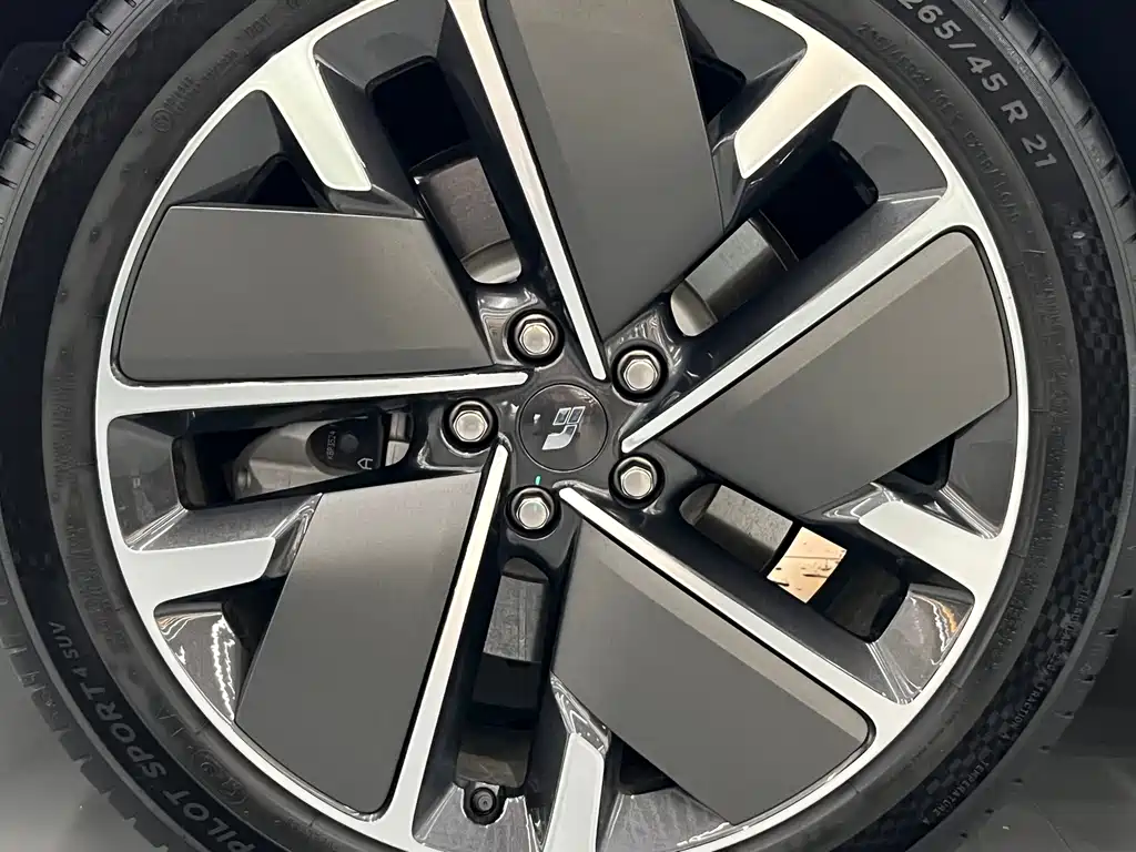 Li Auto Li L8 — миниатюра 17