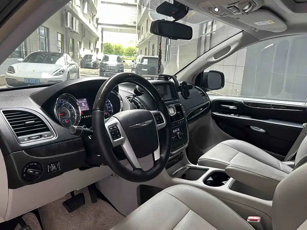 Chrysler Grand Voyager (Import) — миниатюра 17
