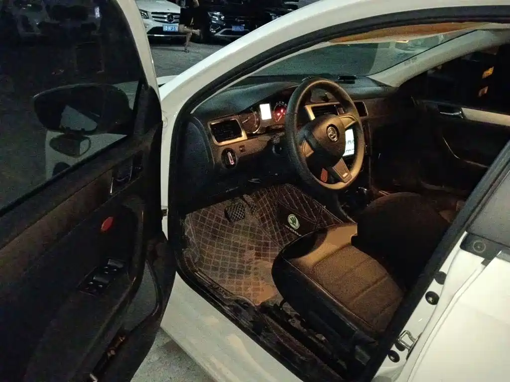 Skoda Rapid Spaceback — миниатюра 12