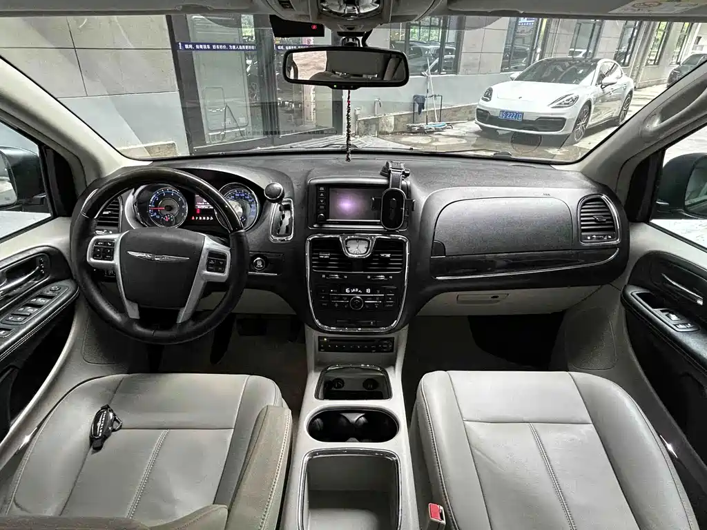 Chrysler Grand Voyager (Import) — миниатюра 11