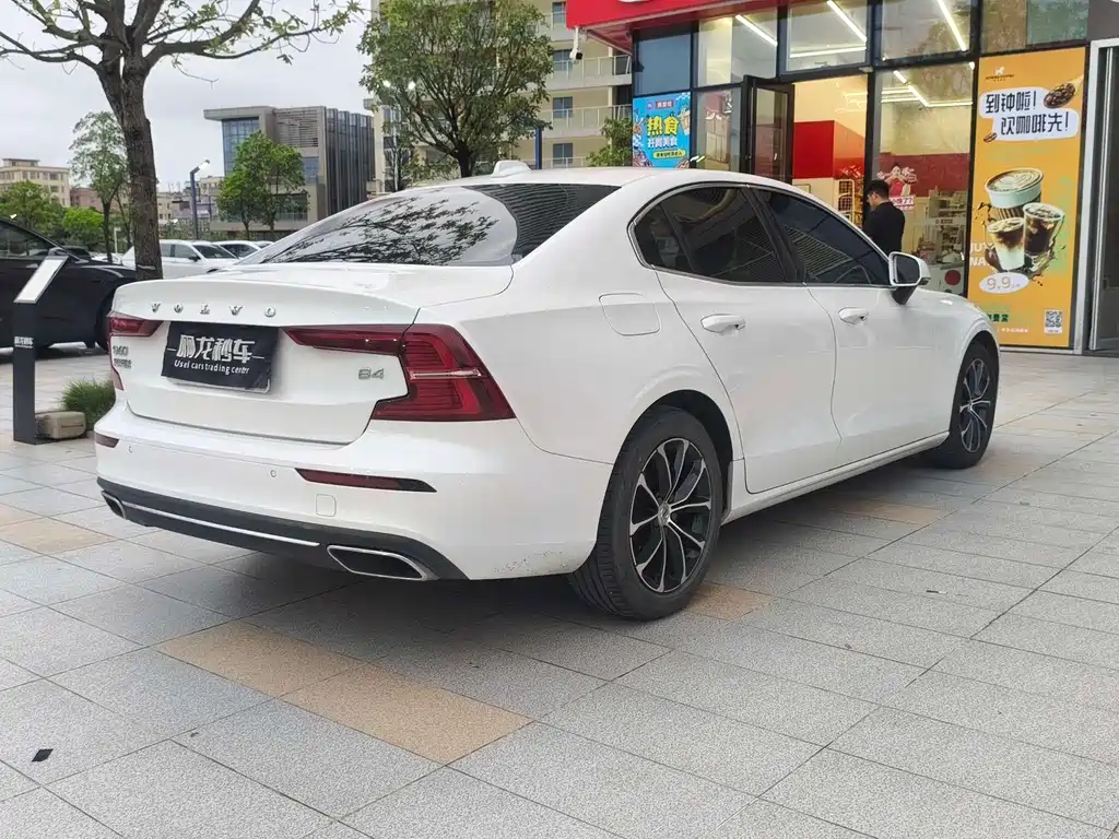Volvo S60 2022 B4 Luxury