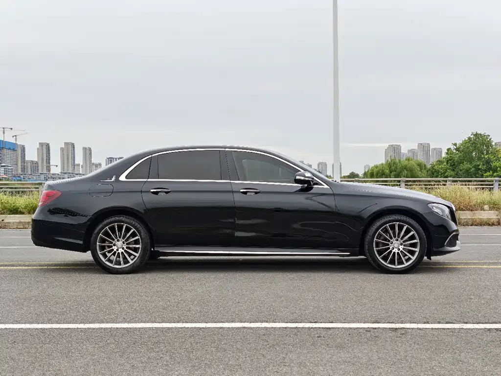 Mercedes-Benz E-Class — миниатюра 15