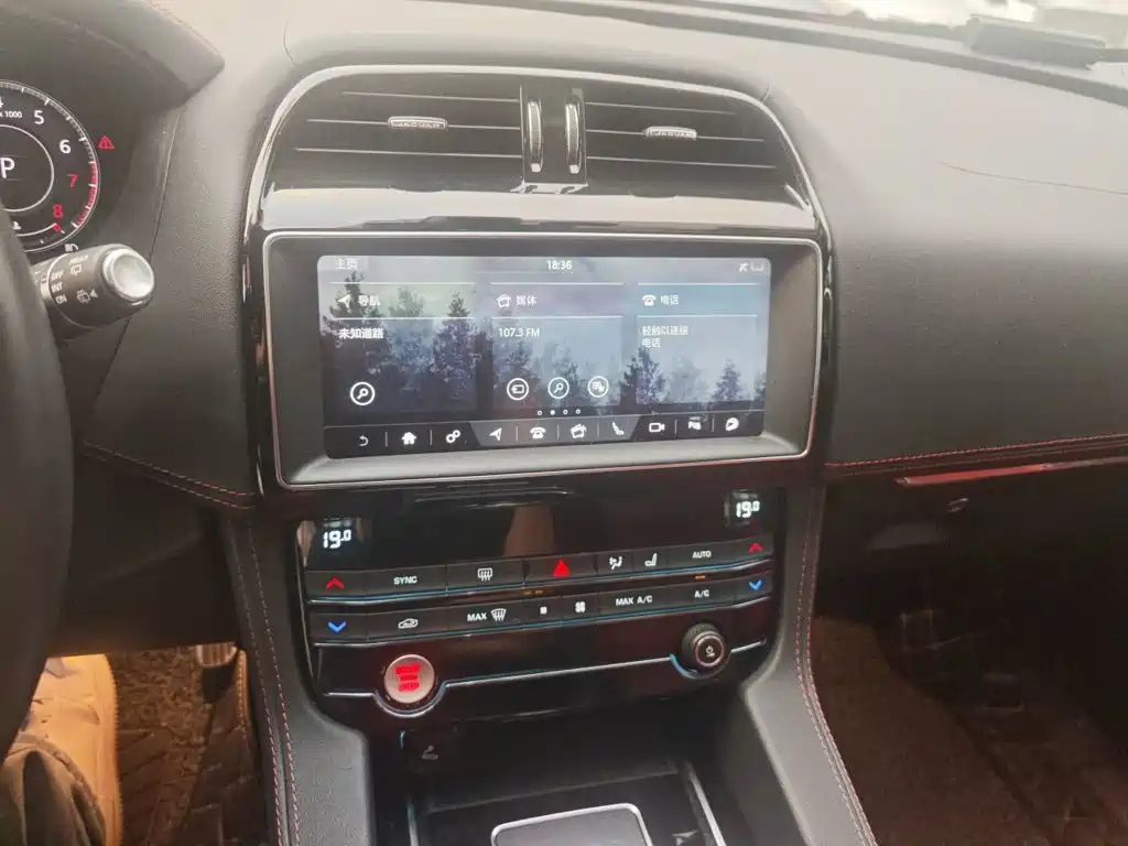Jaguar F-PACE — миниатюра 9