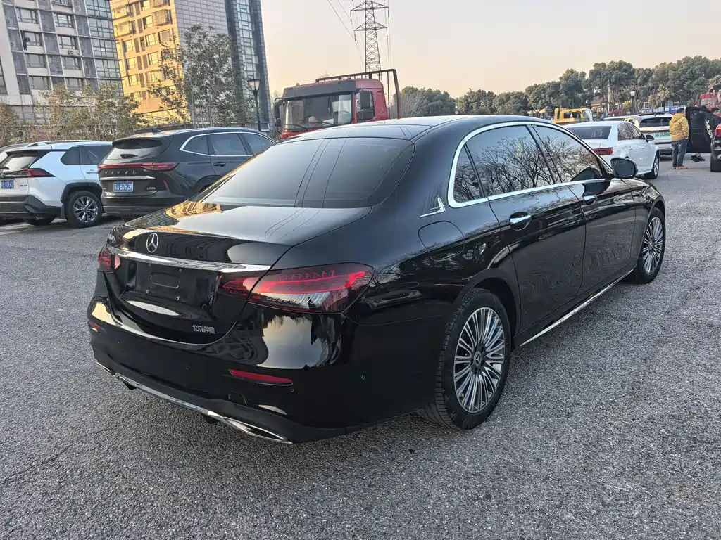 MERCEDES-BENZ E CLASS