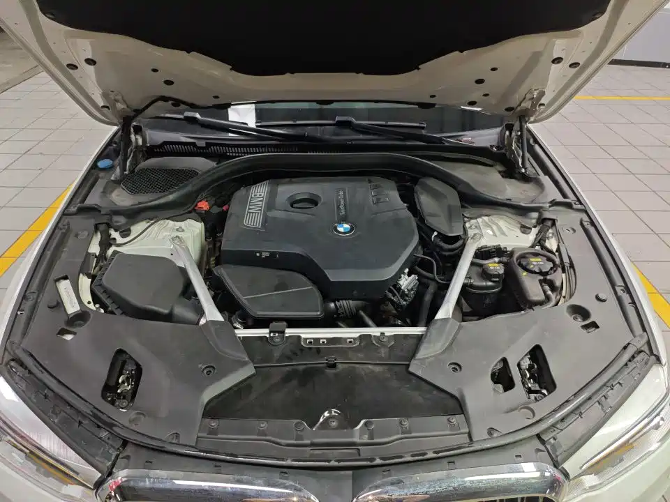 BMW 5 Series — миниатюра 6