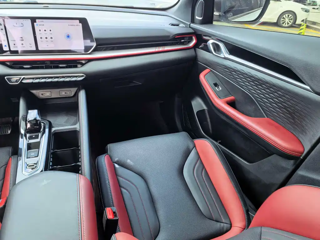 Geely Binyue — миниатюра 18