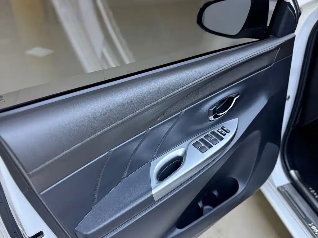 TOYOTA YARIS L ZHIXUAN