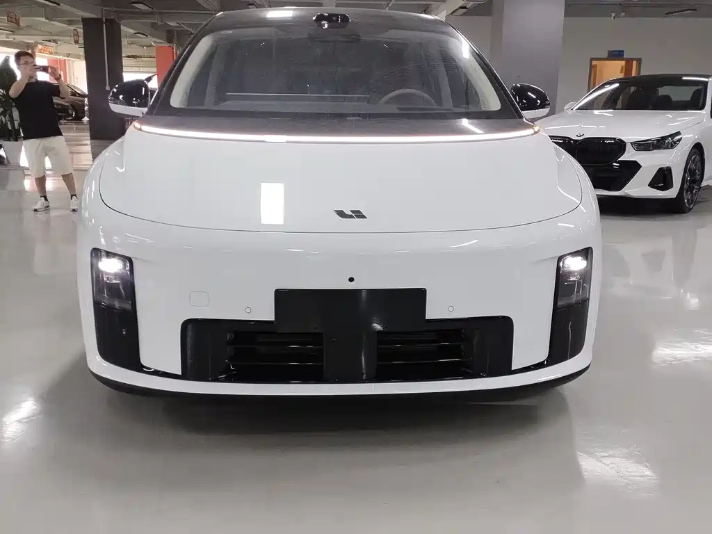 Li Auto i8 2025 Standard Edition