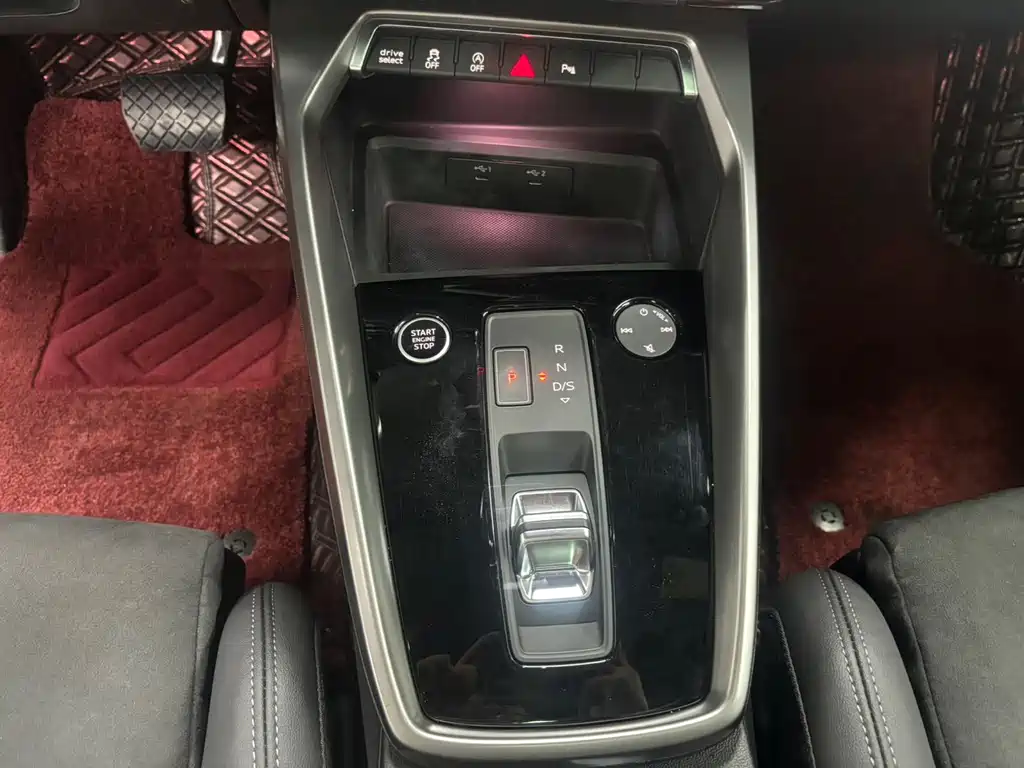Audi A3 A3L Limousine 35 TFSI Luxury Sport Type, фото 15