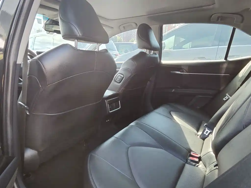 Toyota Camry — миниатюра 9