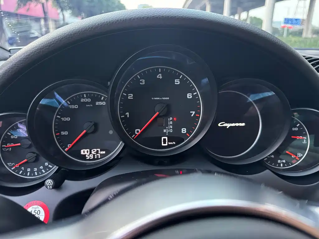 Porsche Cayenne — миниатюра 8