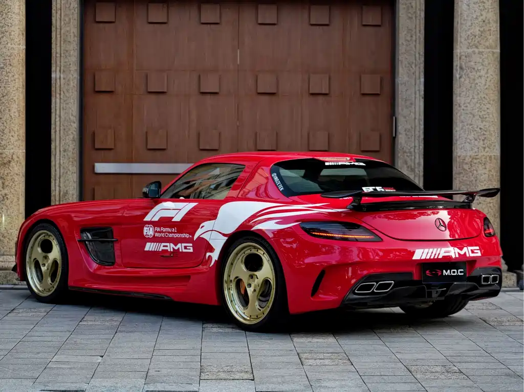 Mercedes-Benz SLS AMG — миниатюра 5