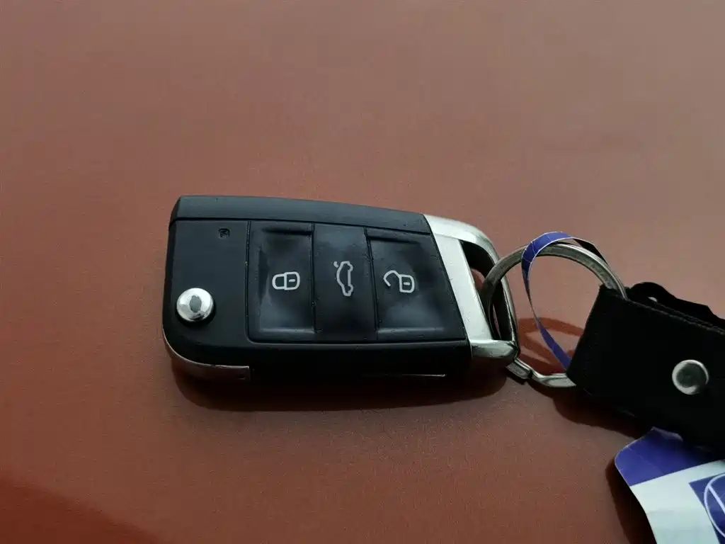 VOLKSWAGEN GOLF*JIAYU