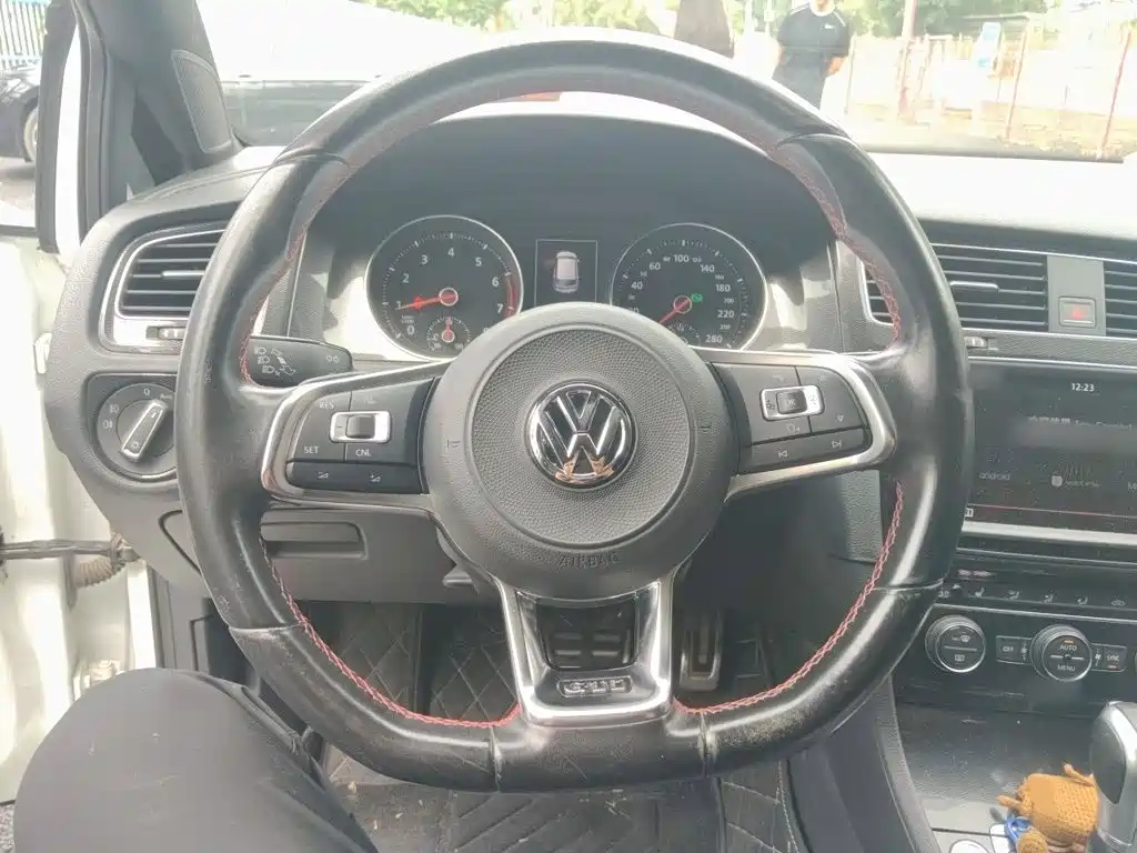Volkswagen Golf GTI — миниатюра 11